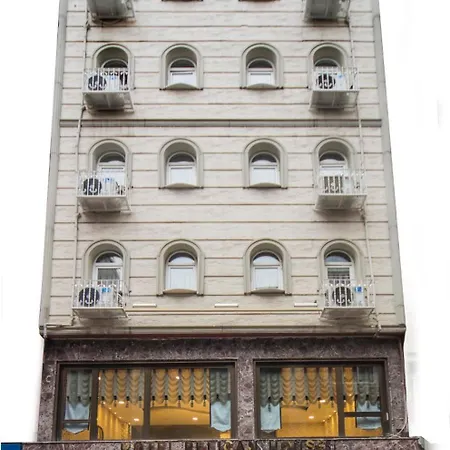 Pelican House Hotel 3*