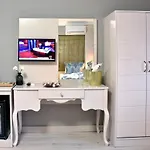 Pelican House Hotel 3*
