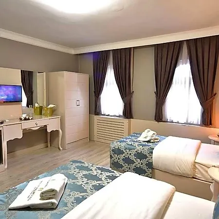 Pelican House Hotel 3*