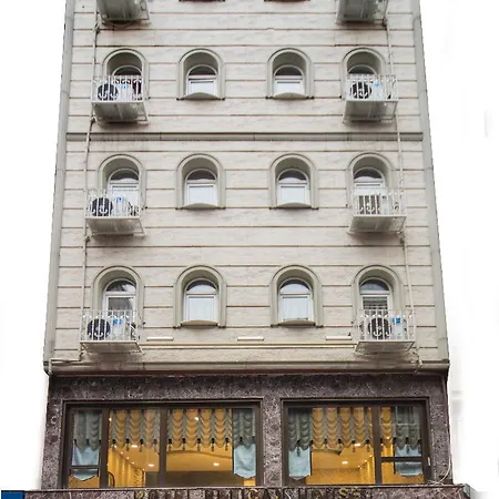 Pelican House Hotel 3*
