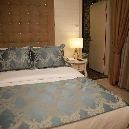 Pelican House Hotel
